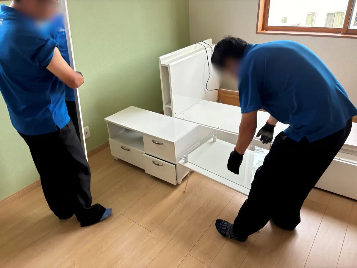 「2LDKのマンションからテーブルなどを回収させていただきました」作業写真