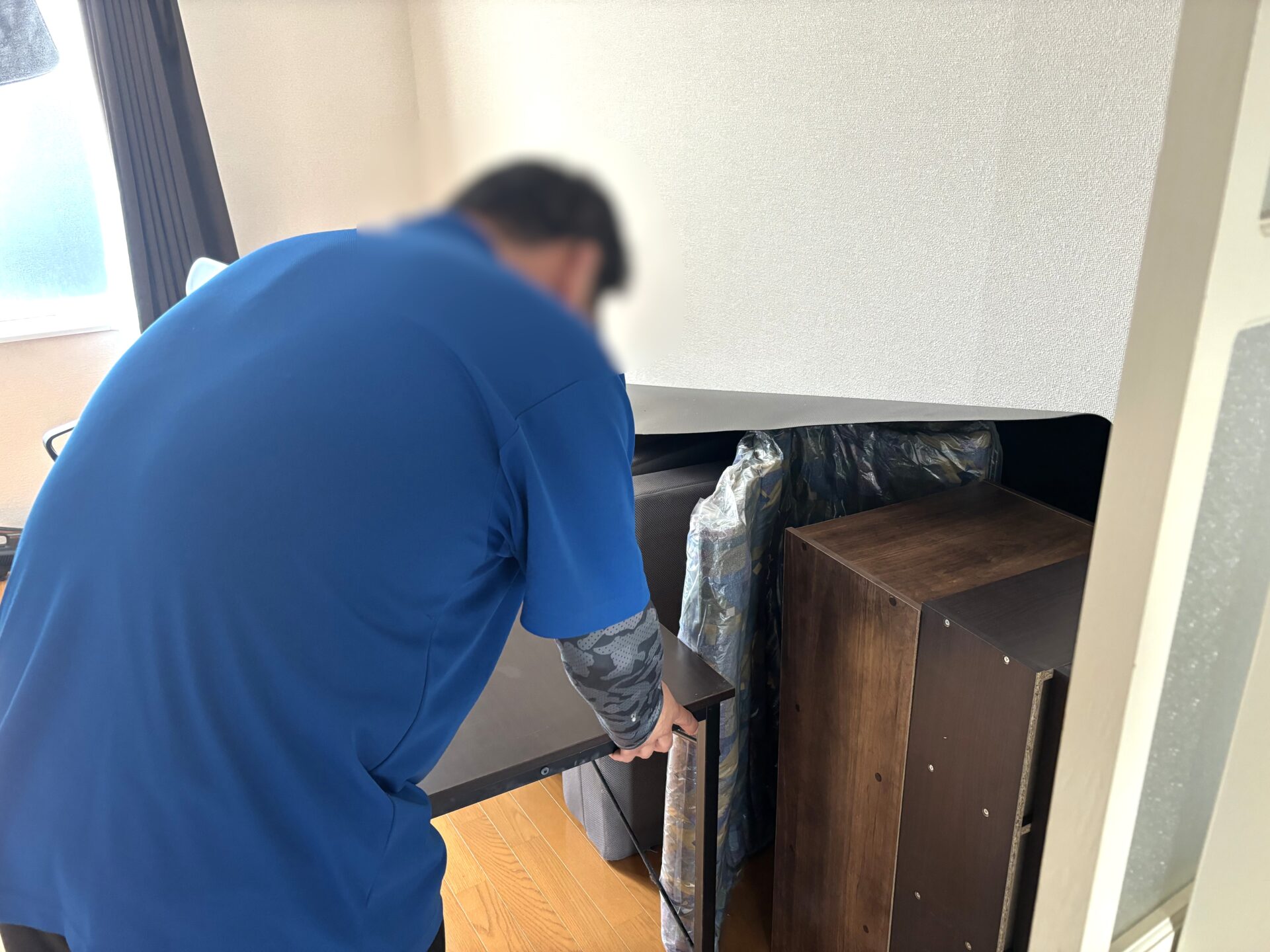 「1Kのアパートから棚や机、マットレスなどを回収しました」作業写真