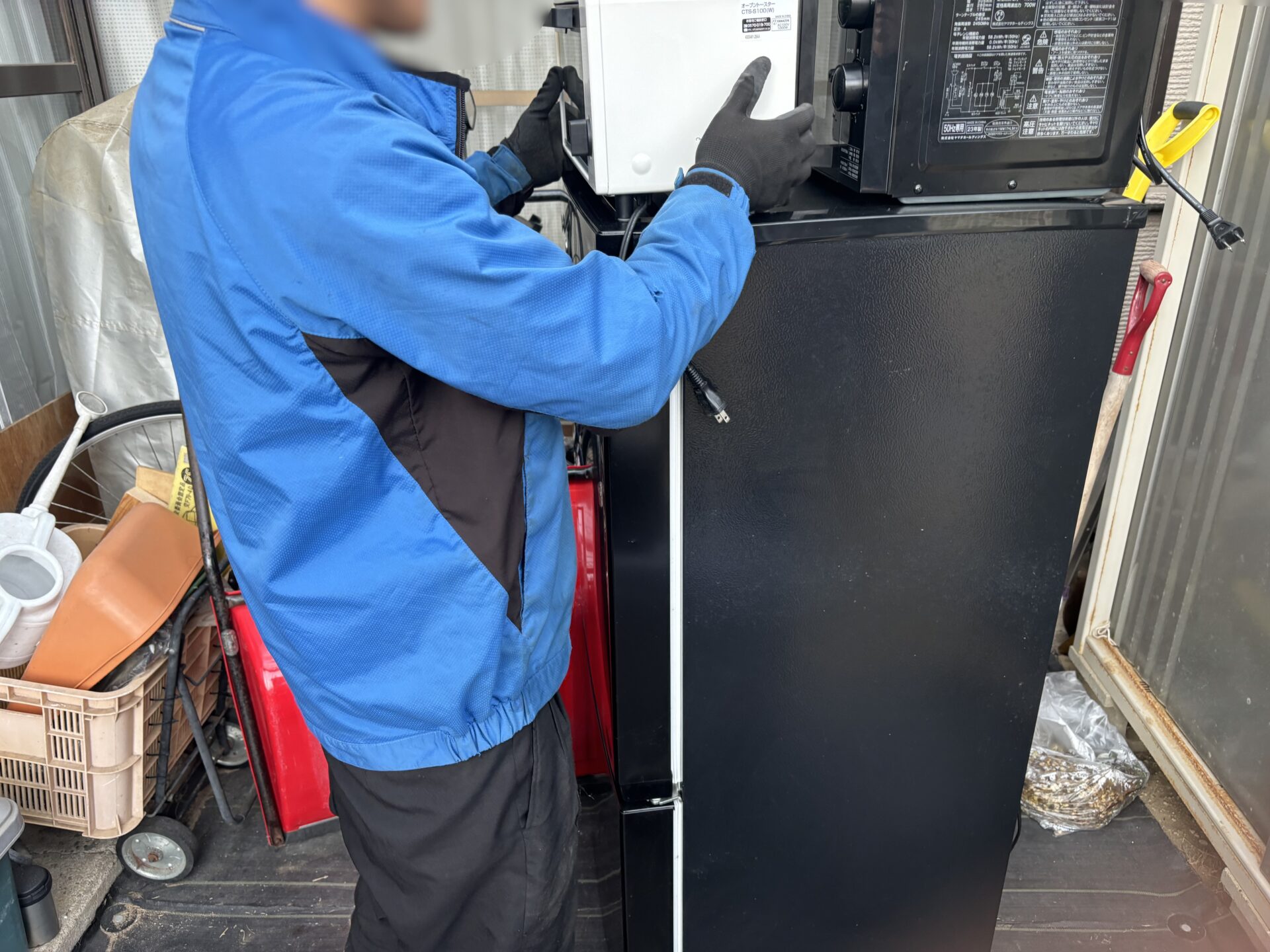 「使ってない炊飯器や電気ケトルなどをまとめて回収しました」作業写真