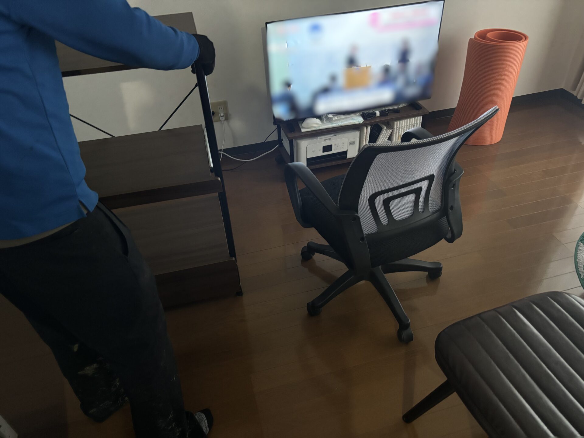 「エレベーターがないアパートの3階のお部屋から家具を回収しました」作業写真