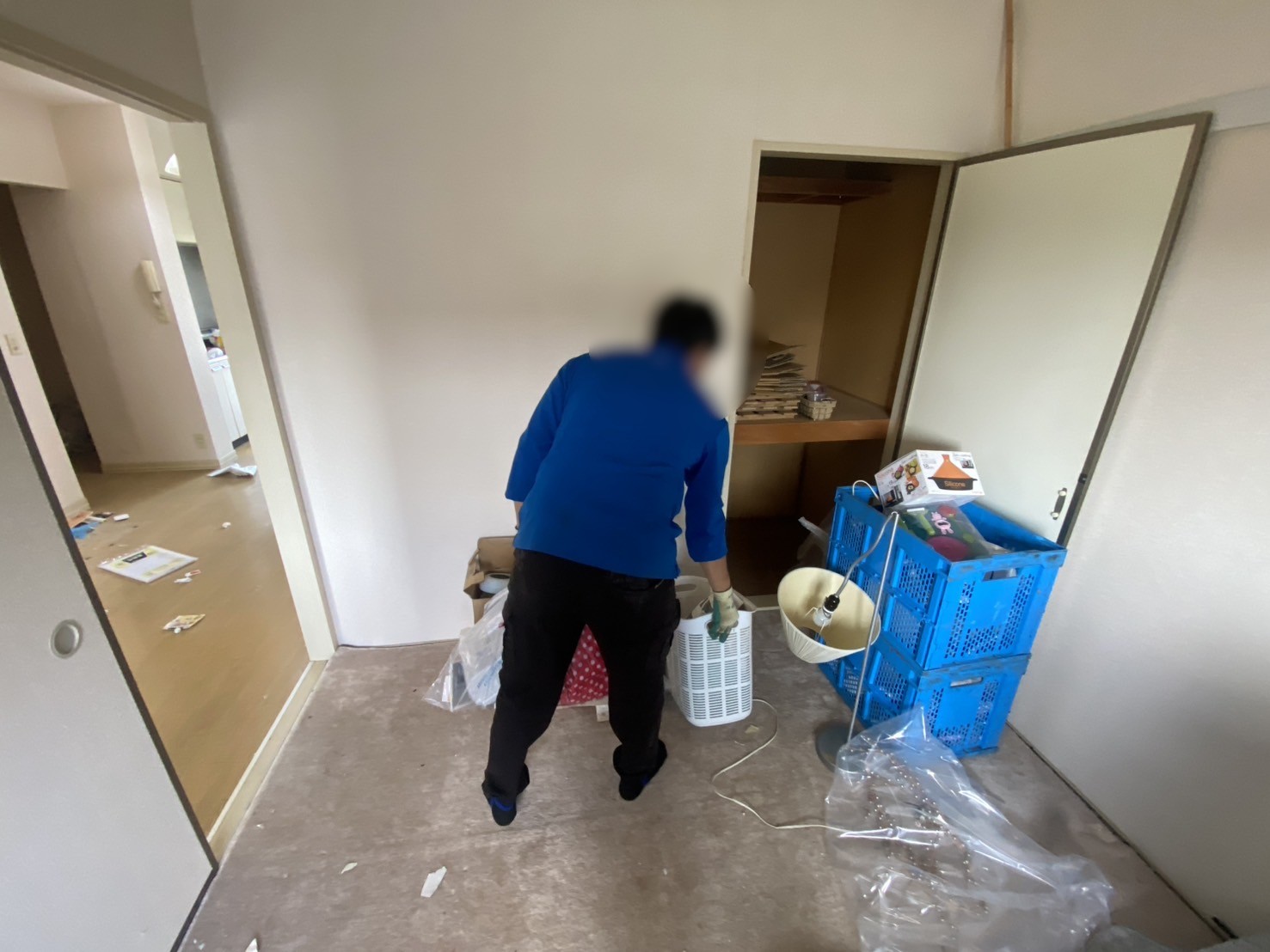 「2DKのアパートのお部屋から家具や家電、段ボールなどを回収しました」作業写真